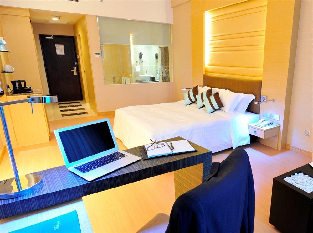 Hotel The Klagan Regency 1Borneo à Kota Kinabalu Extérieur photo